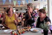 Genieten van de hapjes