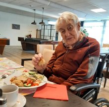 Ook Feddo geniet van het eten